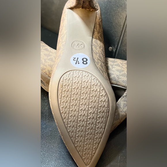 New Michael Kors Jet Set Heels - Picture 5 of 9